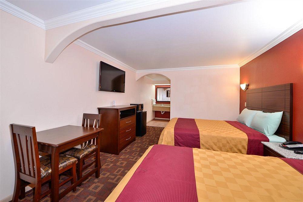 Americas Best Value Inn Houston Heights At I-45 Eksteriør bilde